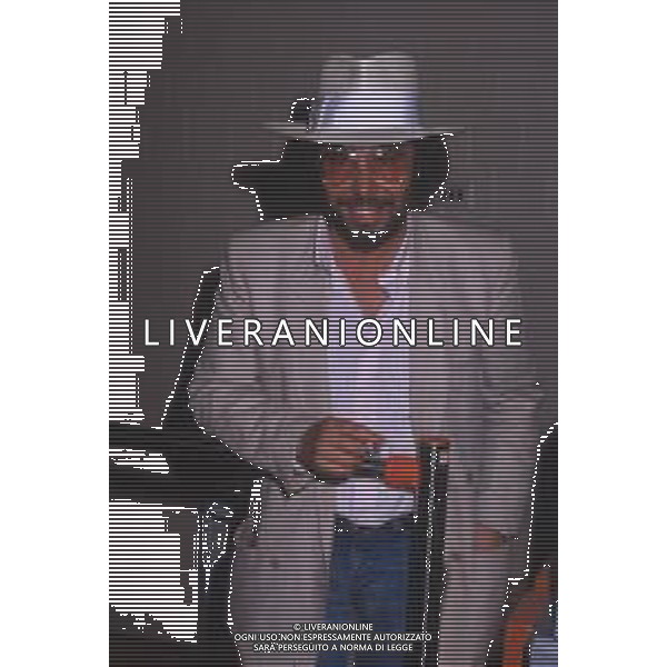 DIAP-RETROSPETTIVA ANTONELLO VENDITTI CANTANTE NELLA FOTO ANTONELLO VENDITTI A SAINT VINCENT ESTATE NELL\'ANNO 1983 AG ALDO LIVERANI SAS