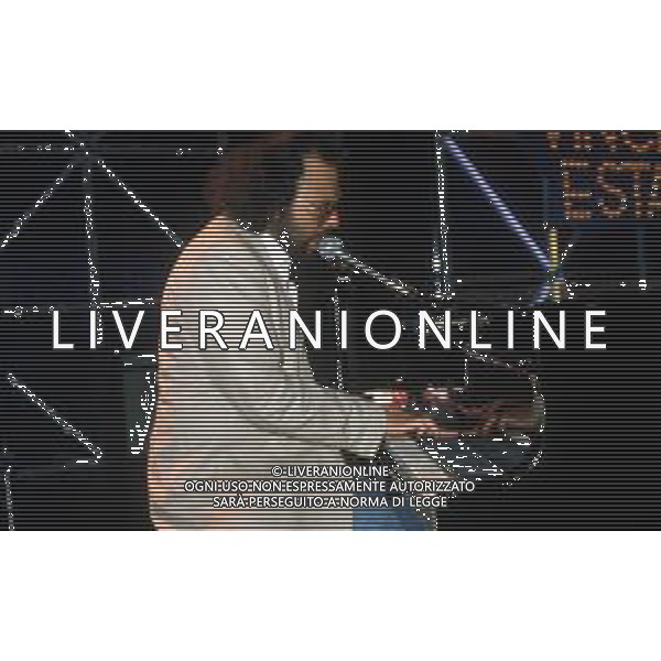 DIAP-RETROSPETTIVA ANTONELLO VENDITTI CANTANTE NELLA FOTO ANTONELLO VENDITTI A SAINT VINCENT ESTATE NELL\'ANNO 1983 AG ALDO LIVERANI SAS