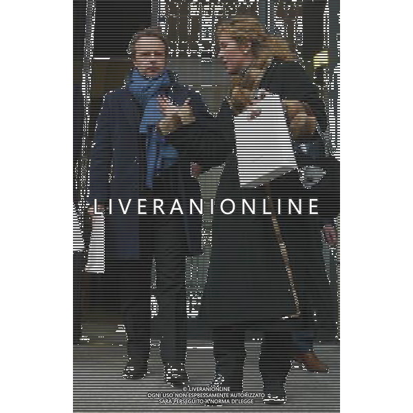 MILANO 7/2/2006 PIAZZA AFFARI PALAZZO MEZZANOTTE NELLA FOTO ANDREA DELLA VALLE E GIOVANNA AMATI FOTO ROMANO/AG ALDOI LIVERANI
