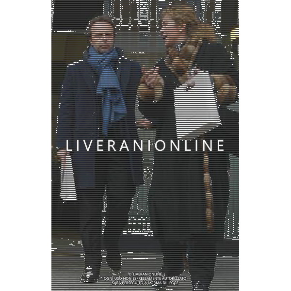 MILANO 7/2/2006 PIAZZA AFFARI PALAZZO MEZZANOTTE NELLA FOTO ANDREA DELLA VALLE E GIOVANNA AMATI FOTO ROMANO/AG ALDOI LIVERANI