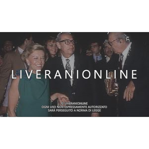 DIAP-RETROSPETTIVA GIULIETTA MASINA ATTRICE NELLA FOTO GIULIETTA MASINA CON FEDERICO FELLINI E GIAN LUIGI RONDI A VENEZIA NELL\'ANNO 1983 AG ALDO LIVERANI SAS