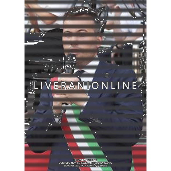 IMOLA 02 06 2025 scalone Androne Comunale: deposizione di una corona alla lapide dell\'Albo d\'Oro E consegna della Costituzione italiana ai giovani cittadini imolesi che nel 2025 compiono 18 anni e concerto della Filarmonica imolese. NELLA FOTO SINDACO DI IMOLA MARCO PANIERI ©SANNA - AGENZIA ALDO LIVERANI SAS