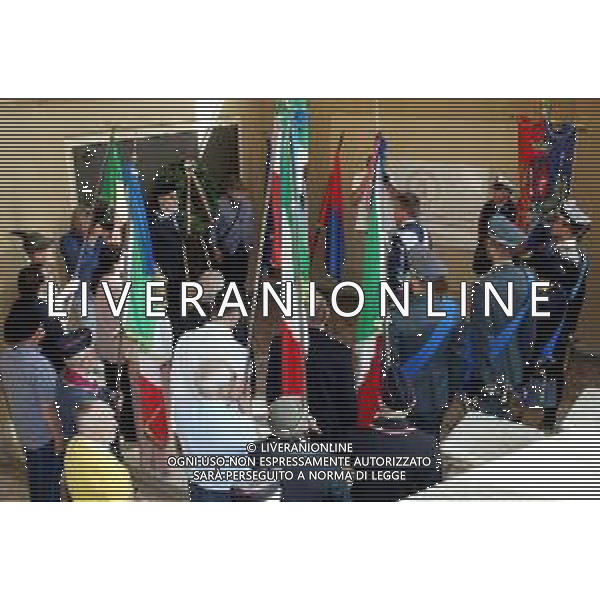 IMOLA 02 06 2025 scalone Androne Comunale: deposizione di una corona alla lapide dell\'Albo d\'Oro E consegna della Costituzione italiana ai giovani cittadini imolesi che nel 2025 compiono 18 anni e concerto della Filarmonica imolese.NELLA FOTO SINDACO MARCO PANIERI ©SANNA - AGENZIA ALDO LIVERANI SAS