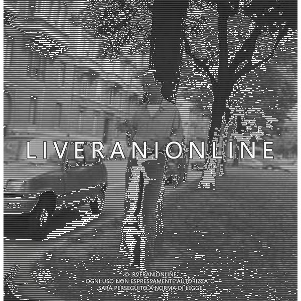 NEG-RETROSPETTIVA UMBERTO BALSAMO CANTANTE NELLA FOTO UMBERTO BALSANO A MILANO NELL\'ANNO 1979 AG ALDO LIVERANI SAS