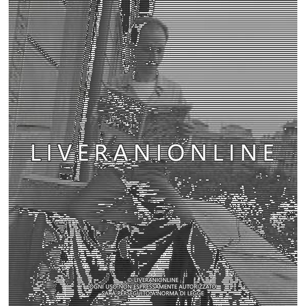 NEG-RETROSPETTIVA UMBERTO BALSAMO CANTANTE NELLA FOTO UMBERTO BALSANO A MILANO NELL\'ANNO 1979 AG ALDO LIVERANI SAS