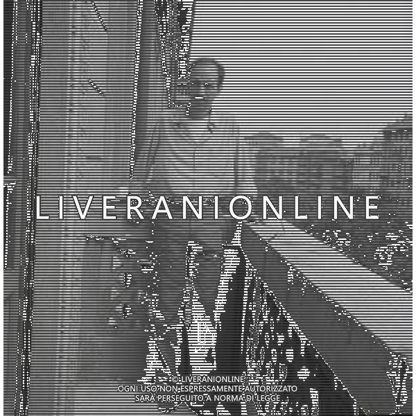 NEG-RETROSPETTIVA UMBERTO BALSAMO CANTANTE NELLA FOTO UMBERTO BALSANO A MILANO NELL\'ANNO 1979 AG ALDO LIVERANI SAS