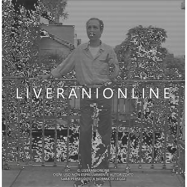 NEG-RETROSPETTIVA UMBERTO BALSAMO CANTANTE NELLA FOTO UMBERTO BALSANO A MILANO NELL\'ANNO 1979 AG ALDO LIVERANI SAS
