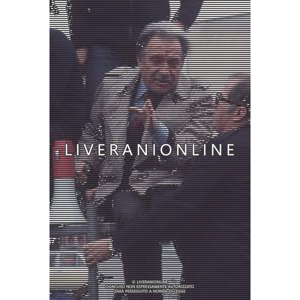DIAP-RETROSPETTIVA UGO TOGNAZZI ATTORE NELLA FOTO UGO TOGNAZZI SUL SET DEL FILM “CATTIVI PENSIERI “ GIRATO A MILANO SL PIAZZALE DEL CIMITERO MONUMENTALE NELL\'ANNO 1976 AG ALDO LIVERANI SAS