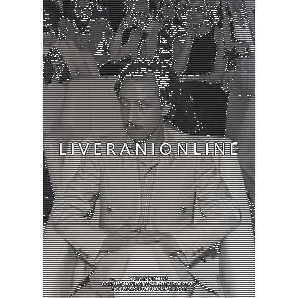 DIAP-RETROSPETTIVA UNBERTO BALSAMO CANTANTE NELLA FOTO UMBERTO BALSAMO A SAINT VINCENT NELL\'ANNO 1976 AG ALDO LIVERANI SAS