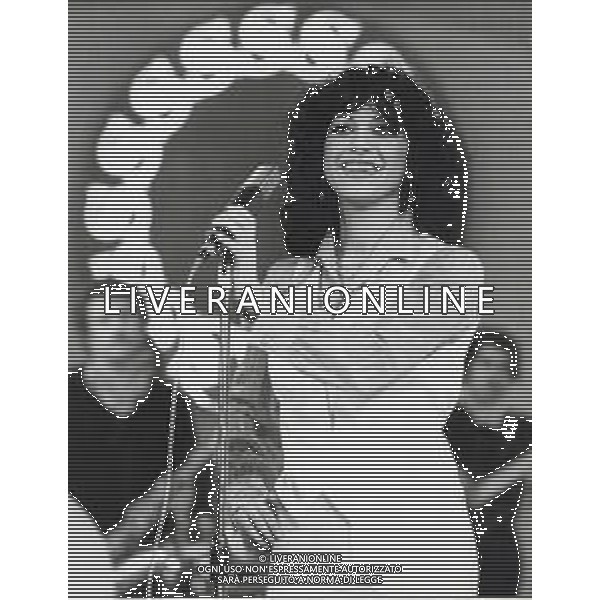 DIAP-RETROSPETTIVA DORA MORONI CANTANTE E PRESENTATRICE TELEVISIVA NELLA FOTO DORA MORONI AL FESTIVAL DI SANREMO NELL\'ANNO 1978 AG ALDO LIVERANI SAS