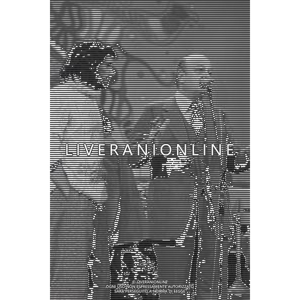 NEG-RETROSPETTIVA FRANCO FANIGLIUOLO CANTANTE NELLA FOTO FRANCO FANIGLIUOLO A SANREMO NELL\'ANNO 1979 CON GIANNI RAVERA AG ALDO LIVERANI SAS