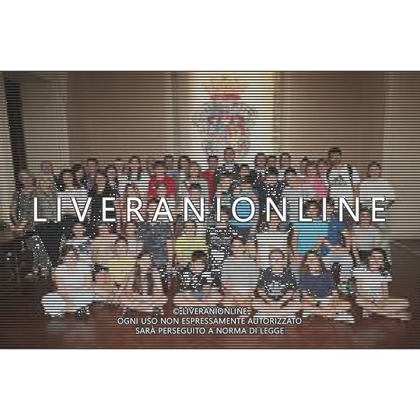 IMOLA 05 06 2025 CONSIGLIO COMUNALE STRAORDINARIO DEDICATOALL\'INCONTRO CON LA CONSULTA DELLE RAGAZZE E E DEI RAGAZZI NELLA FOTO RAGAZZI DELLA CONSULTA INSIEME CON I CONSIGLIERI COMUNALI E ASSESSORE ALLA SCUOLA GIANNA GAMBETTI E PRESIDENTE DEL CONSIGLIO COMUNALE ROBERTO VISANI ©SANNA - AGENZIA ALDO LIVERANI SAS