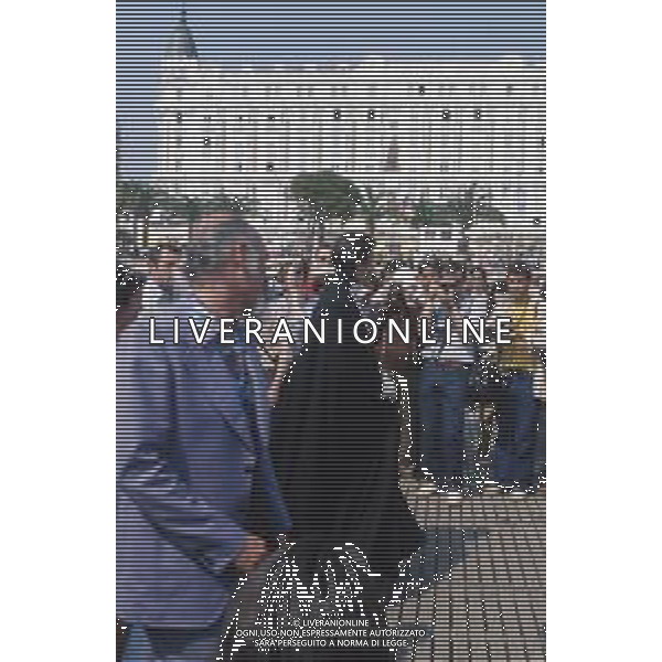 DIAP-RETROSPEETIVA GEORGE HAMILTON ATTORE NELLA FOTO GEORGE HAMILTON A CANNES NELL\'ANNO 1979 AG ALDO LIVERANI SAS