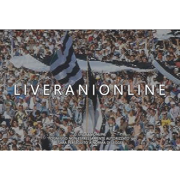 DIAP -29-05-1985 STADIO HEYSEL TIFOSI DELLA JUVENTUS PRIMA DELL\'INCONTRO DI COPPA CAMPIONI JUVENTUS-LIVERPOOL AG ALDO LIVERANI SAS