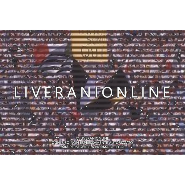 DIAP -29-05-1985 STADIO HEYSEL TIFOSI DELLA JUVENTUS PRIMA DELL\'INCONTRO DI COPPA CAMPIONI JUVENTUS-LIVERPOOL AG ALDO LIVERANI SAS