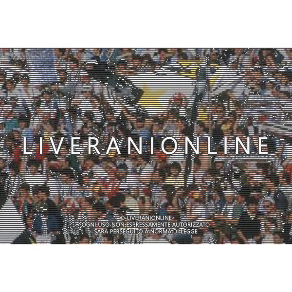 DIAP -29-05-1985 STADIO HEYSEL TIFOSI DELLA JUVENTUS PRIMA DELL\'INCONTRO DI COPPA CAMPIONI JUVENTUS-LIVERPOOL AG ALDO LIVERANI SAS