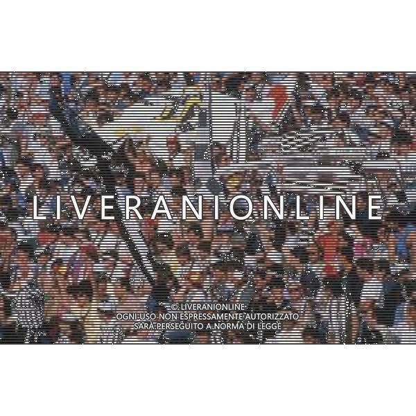 DIAP -29-05-1985 STADIO HEYSEL TIFOSI DELLA JUVENTUS PRIMA DELL\'INCONTRO DI COPPA CAMPIONI JUVENTUS-LIVERPOOL AG ALDO LIVERANI SAS