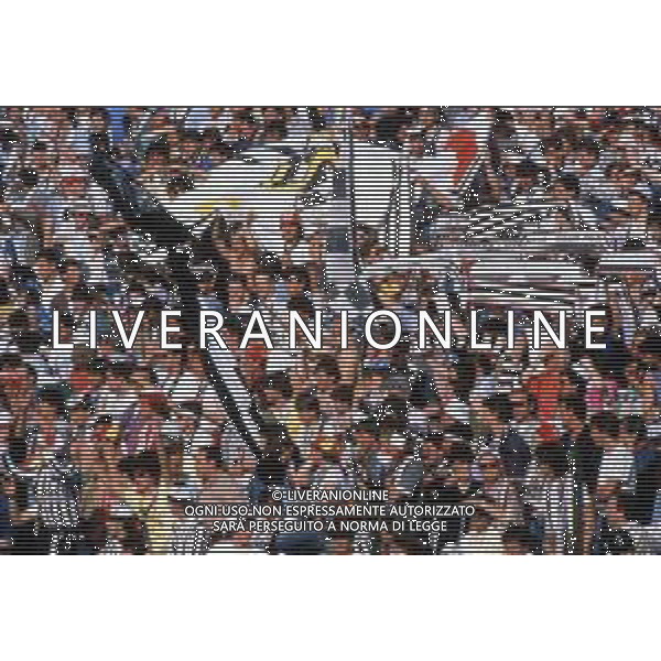 DIAP -29-05-1985 STADIO HEYSEL TIFOSI DELLA JUVENTUS PRIMA DELL\'INCONTRO DI COPPA CAMPIONI JUVENTUS-LIVERPOOL AG ALDO LIVERANI SAS