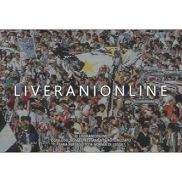 DIAP -29-05-1985 STADIO HEYSEL TIFOSI DELLA JUVENTUS PRIMA DELL\'INCONTRO DI COPPA CAMPIONI JUVENTUS-LIVERPOOL AG ALDO LIVERANI SAS