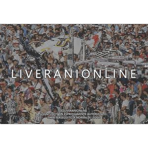 DIAP -29-05-1985 STADIO HEYSEL TIFOSI DELLA JUVENTUS PRIMA DELL\'INCONTRO DI COPPA CAMPIONI JUVENTUS-LIVERPOOL AG ALDO LIVERANI SAS