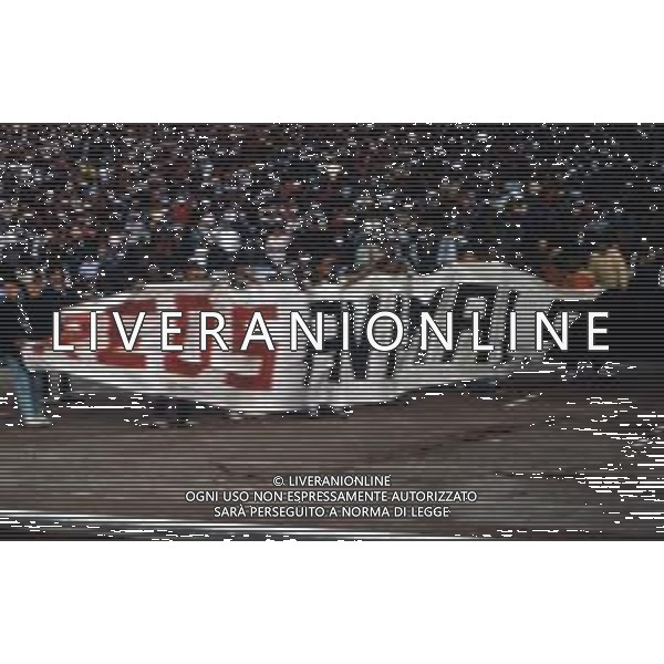 DIAP -29-05-1985 STADIO HEYSEL TIFOSI DELLA JUVENTUS PRIMA DELL\'INCONTRO DI COPPA CAMPIONI JUVENTUS-LIVERPOOL AG ALDO LIVERANI SAS
