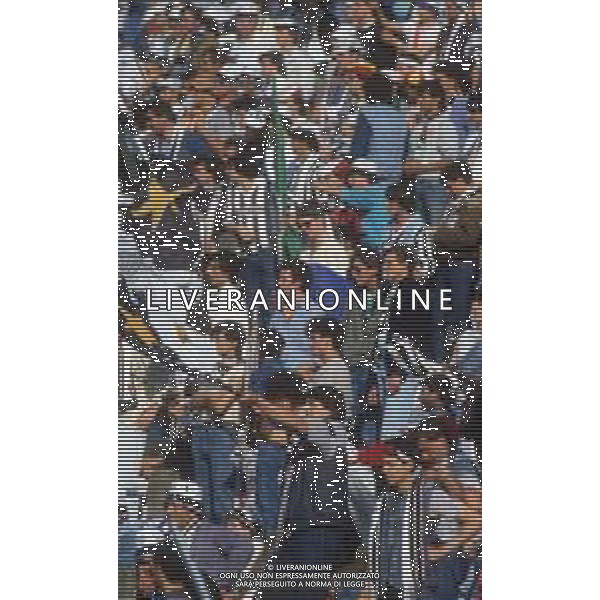 DIAP -29-05-1985 STADIO HEYSEL TIFOSI DELLA JUVENTUS PRIMA DELL\'INCONTRO DI COPPA CAMPIONI JUVENTUS-LIVERPOOL AG ALDO LIVERANI SAS