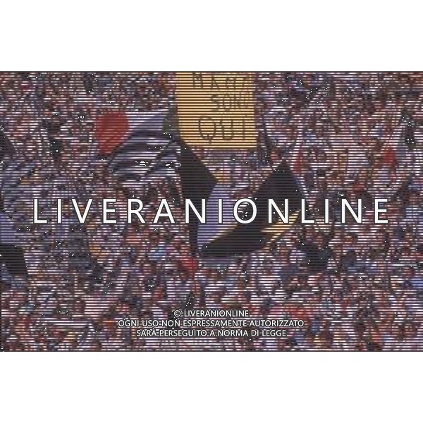 DIAP -29-05-1985 STADIO HEYSEL TIFOSI DELLA JUVENTUS PRIMA DELL\'INCONTRO DI COPPA CAMPIONI JUVENTUS-LIVERPOOL AG ALDO LIVERANI SAS