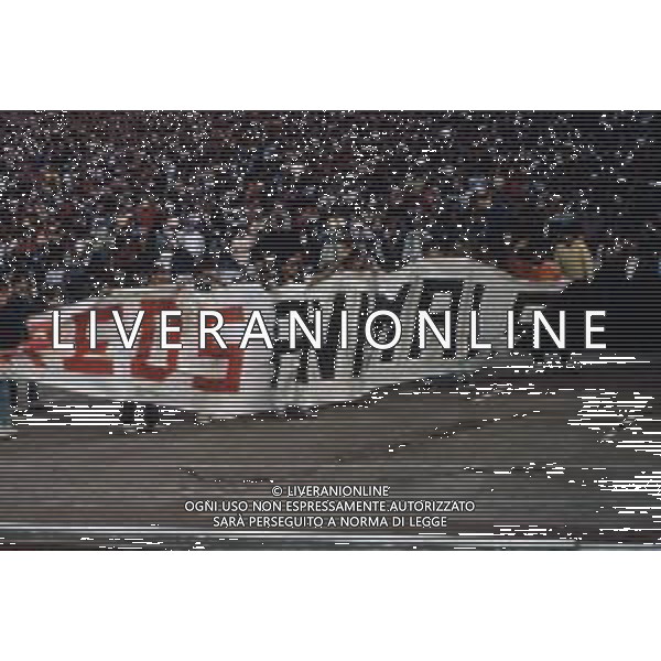 DIAP -29-05-1985 STADIO HEYSEL TIFOSI DELLA JUVENTUS PRIMA DELL\'INCONTRO DI COPPA CAMPIONI JUVENTUS-LIVERPOOL AG ALDO LIVERANI SAS