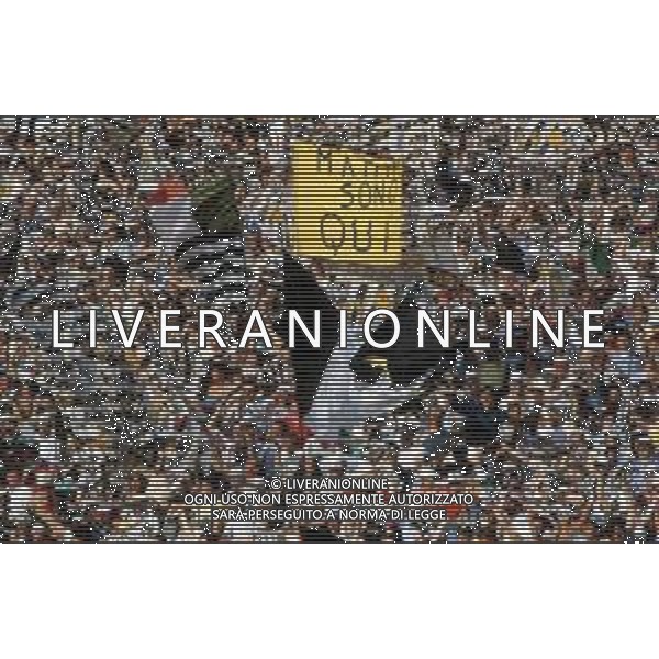 DIAP -29-05-1985 STADIO HEYSEL TIFOSI DELLA JUVENTUS PRIMA DELL\'INCONTRO DI COPPA CAMPIONI JUVENTUS-LIVERPOOL AG ALDO LIVERANI SAS
