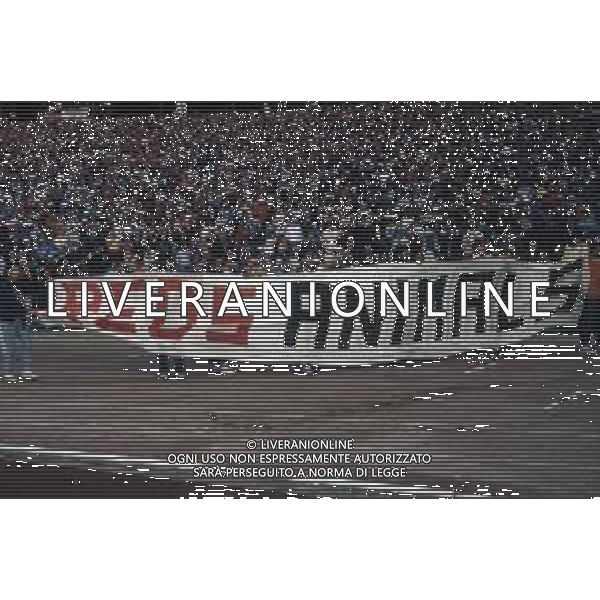 DIAP -29-05-1985 STADIO HEYSEL TIFOSI DELLA JUVENTUS PRIMA DELL\'INCONTRO DI COPPA CAMPIONI JUVENTUS-LIVERPOOL AG ALDO LIVERANI SAS