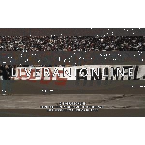 DIAP -29-05-1985 STADIO HEYSEL TIFOSI DELLA JUVENTUS PRIMA DELL\'INCONTRO DI COPPA CAMPIONI JUVENTUS-LIVERPOOL AG ALDO LIVERANI SAS