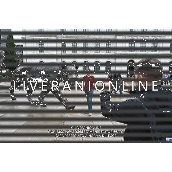 TVRG Panoramiche Oslo nella foto la statua della tigre davanti alla stazione centrale Oslo 06-06-2025 Panoramiche e luoghi simbolo della città di Oslo foto Roberto Garavaglia/Agenzia Aldo Liverani sas