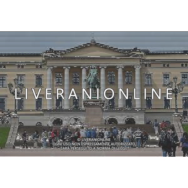 TVRG Panoramiche Oslo nella foto Palazzo Reale e la statua di Karl Johan Oslo 06-06-2025 Panoramiche e luoghi simbolo della città di Oslo foto Roberto Garavaglia/Agenzia Aldo Liverani sas
