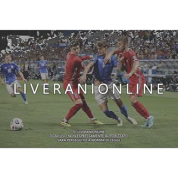Daniel Maldini of Italy battle for the ball with Cristian Dros of Moldova and Sergiu Plătică of Moldova during Italy vs Moldova, European Qualifier, 2nd group match, game at Mapei Stadium - Città del Tricolore in Reggio nell\'Emilia (RE), Italy, on June 09, 2025. (Photo by Davide Casentini)- AGENZIA ALDO LIVERANI SAS