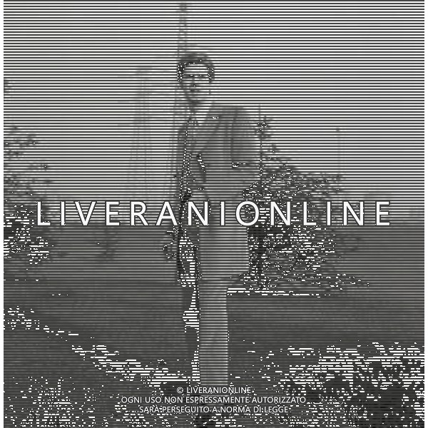 NEG-RETROSPETTIVA CLAUDIO LIPPI PRESENTATORE TELEVISIVO NELLA FOTO CLAUDIO LIPPI A MILANO NELL\'ANNO 1966 AG ALDO LIVERANI SAS 
