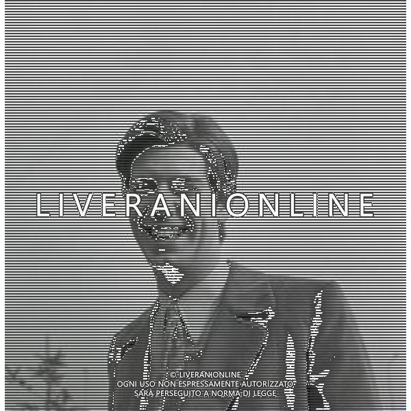 NEG-RETROSPETTIVA CLAUDIO LIPPI PRESENTATORE TELEVISIVO NELLA FOTO CLAUDIO LIPPI A MILANO NELL\'ANNO 1966 AG ALDO LIVERANI SAS 