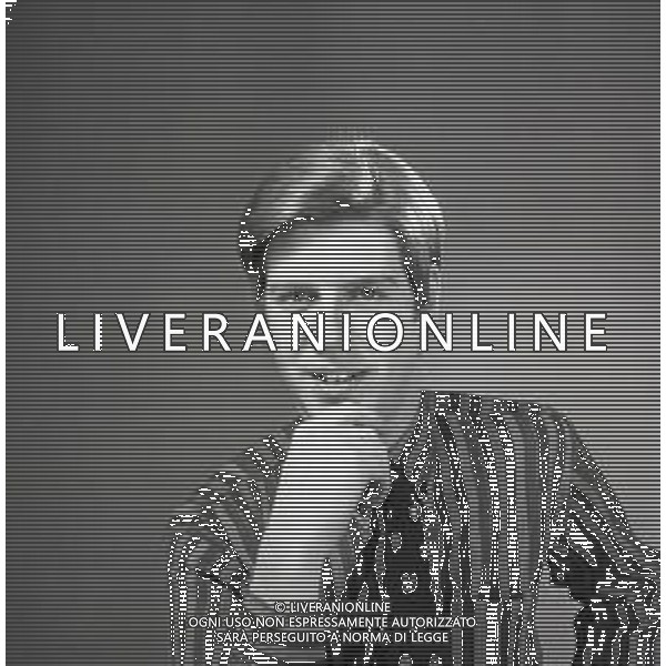 NEG-RETROSPETTIVA CLAUDIO LIPPI PRESENTATORE TELEVISIVO NELLA FOTO CLAUDIO LIPPI A MILANO NELL\'ANNO 1966 AG ALDO LIVERANI SAS 