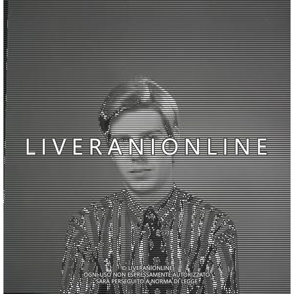 NEG-RETROSPETTIVA CLAUDIO LIPPI PRESENTATORE TELEVISIVO NELLA FOTO CLAUDIO LIPPI A MILANO NELL\'ANNO 1966 AG ALDO LIVERANI SAS 