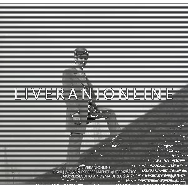NEG-RETROSPETTIVA CLAUDIO LIPPI PRESENTATORE TELEVISIVO NELLA FOTO CLAUDIO LIPPI A MILANO NELL\'ANNO 1966 AG ALDO LIVERANI SAS 