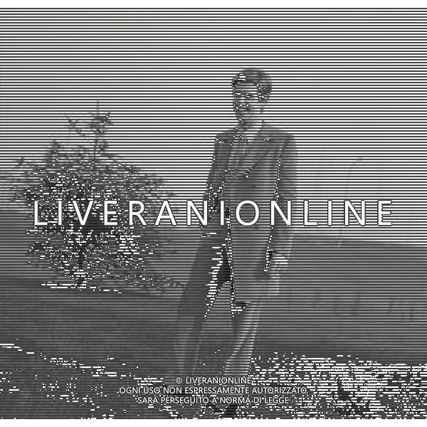 NEG-RETROSPETTIVA CLAUDIO LIPPI PRESENTATORE TELEVISIVO NELLA FOTO CLAUDIO LIPPI A MILANO NELL\'ANNO 1966 AG ALDO LIVERANI SAS 