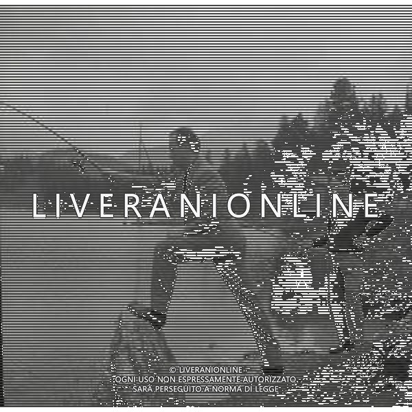 NEG-RETROSPETTIVA NICO FIDENCO CANTANTE NELLA FOTO NICO FIDENCO AL LAGO DI MISURINA NELL\'ANNO 1964 FOTO CESARE AMADORI-AG ALDO LIVERANI SAS