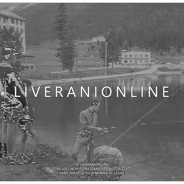 NEG-RETROSPETTIVA NICO FIDENCO CANTANTE NELLA FOTO NICO FIDENCO AL LAGO DI MISURINA NELL\'ANNO 1964 FOTO CESARE AMADORI-AG ALDO LIVERANI SAS