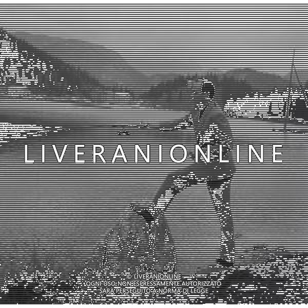 NEG-RETROSPETTIVA NICO FIDENCO CANTANTE NELLA FOTO NICO FIDENCO AL LAGO DI MISURINA NELL\'ANNO 1964 FOTO CESARE AMADORI-AG ALDO LIVERANI SAS