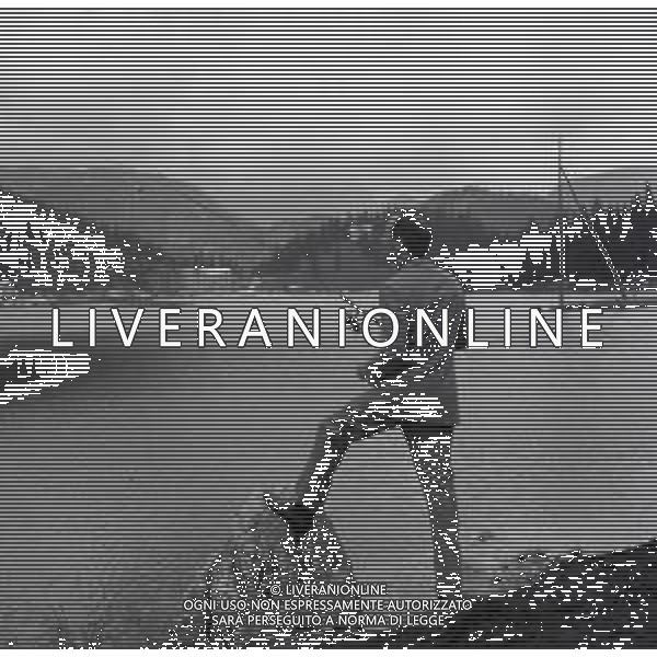 NEG-RETROSPETTIVA NICO FIDENCO CANTANTE NELLA FOTO NICO FIDENCO AL LAGO DI MISURINA NELL\'ANNO 1964 FOTO CESARE AMADORI-AG ALDO LIVERANI SAS
