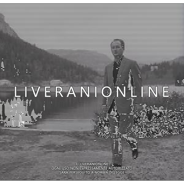 NEG-RETROSPETTIVA NICO FIDENCO CANTANTE NELLA FOTO NICO FIDENCO AL LAGO DI MISURINA NELL\'ANNO 1964 FOTO CESARE AMADORI-AG ALDO LIVERANI SAS