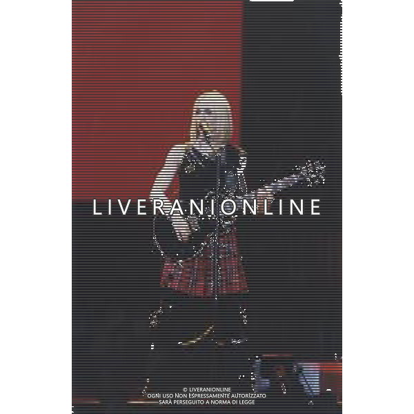 ST-RETROSPETTIVA MADONNA CANTANTE NELLA FOTO MADONNA IN CONCERTO NELL\'ANNO 2001 AG ALDO LIVERANI SAS