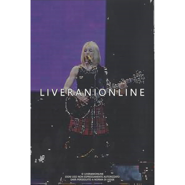 ST-RETROSPETTIVA MADONNA CANTANTE NELLA FOTO MADONNA IN CONCERTO NELL\'ANNO 2001 AG ALDO LIVERANI SAS