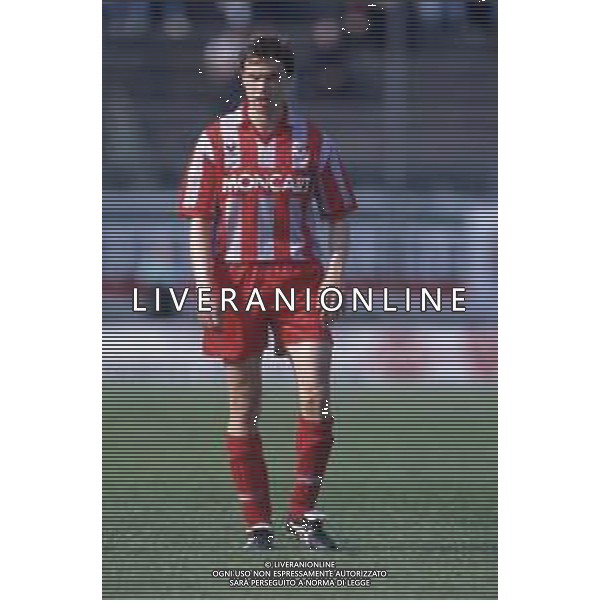 DIAP-RETROSPETTIVA ENRICO CHIESA CALCIATORE NELLA FOTO ENRICO CHIESA CON LA MAGLIA DELLA CREMONESE NELL\'ANNO 1994-1995 AG ALDO LIVERANI SAS