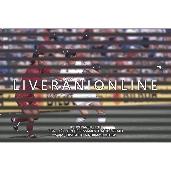 DIAP-RETROSPETTIVA ENRICO CHIESA CALCIATORE NELLA FOTO ENRICO CHIESA CON LA MAGLIA DELLA CREMONESE NELL\'ANNO 1994-1995 AG ALDO LIVERANI SAS
