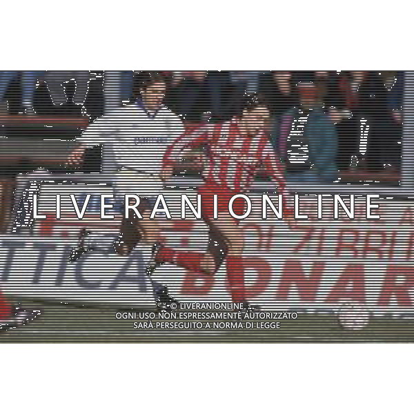 DIAP-RETROSPETTIVA ENRICO CHIESA CALCIATORE NELLA FOTO ENRICO CHIESA CON LA MAGLIA DELLA CREMONESE NELL\'ANNO 1994-1995 AG ALDO LIVERANI SAS